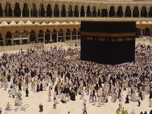 وما من كاتباً إلا سيفنئ ! ويُبقي الدهرُ ما كتبت يداه فلا تكتب بيدك غير شيئاً يسُرك في القيامة إن تراه