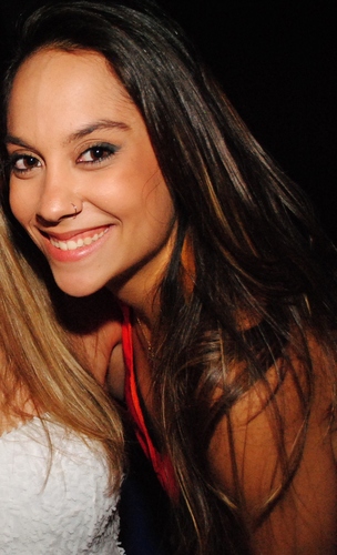 BeckyCotaa's profile picture. Que me perdoem as minhas loucuras.. pois metade de mim existe... E a outra metade.. Vive ! ;)