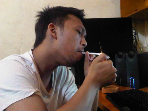 hidup itu untuk nyandu....peace.love,smile,relaxe