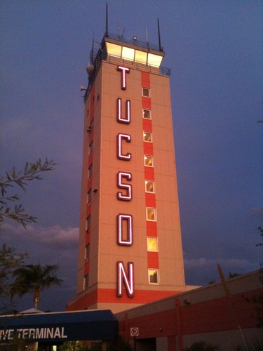 Tucson Resort Transportation: Airport taxi & town car service, as well as other pre-arranged transportation
