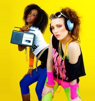 Hi guys! We're Hanna and Sidney (14). We're makeup artist,designers and photographers. You can write to us: hannasidney@hotmail.com