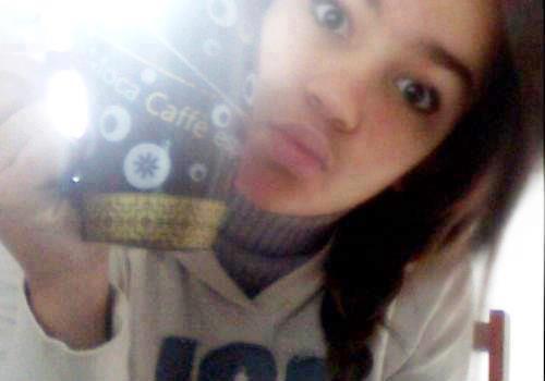 Tá veendo essα gαrotα da foto?!'
Poiis é néαh, gatinhα *O*
Sou aqueela do estilo de bonequinha...soh tem um problema,não sou de porcelaana..