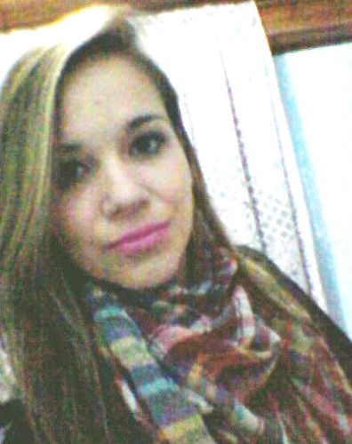 Sou menina, sou mulher. Muitas vezes alegres, algumas vezes triste. Danço de acordo com a música.Sou frágil, mas aguento o tranco..E busco o simples...SER FELIZ