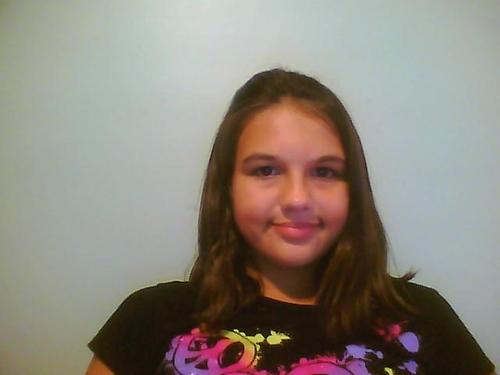 hey im sabrina , i love to sing and play basketball :)