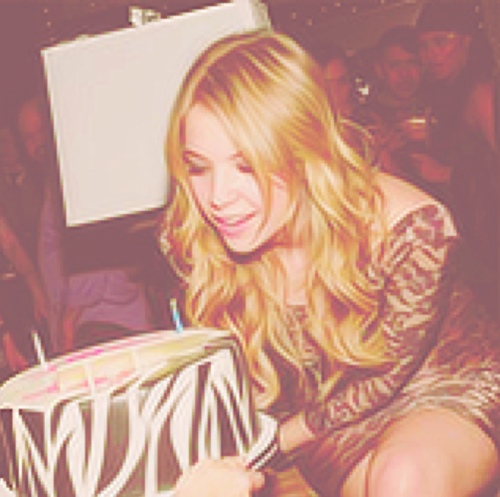 PrettyMsHanna's profile picture. The beauty queen has flaws.