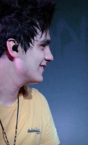 E pode o céu desabar e a terra td tremer,q eu jamais vou deixar d t amar t querer... @luansantana s2