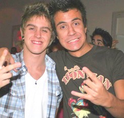 Quando é verdadeiro, você não desiste. E por mais que demore, por mais que doa, quem ama espera. Because I love 4 boys.