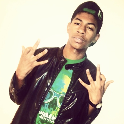 TheRealYoungSee's profile picture. I go to Largo High School , I like to Dance , Im a raper / Singer try to make it in the world.