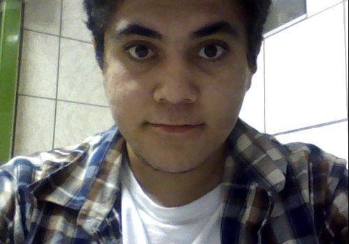 Sigam-me os bons... Sádico, louco por comida Japonesa, alegre e amante de musica Eletrônica.