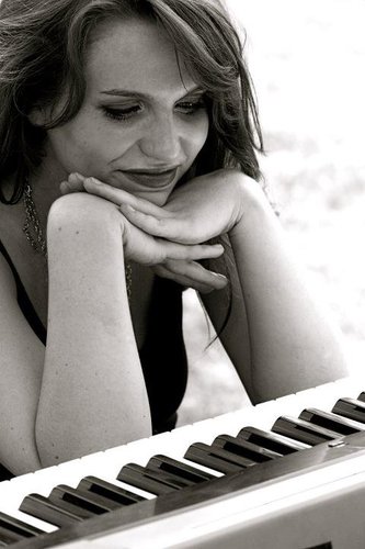 Singer/songwriter Emily Popli. Look out for my music on iTunes & Spotify and follow me to get updates on when I'll be performing near you :)