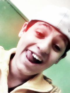 Kauan.. 15 Libriano,Preguiça, Fome,Sono,Ciumento,Bobo, Alegre, Bipolar, Consumista,Um Daydreamers com orgulho, Um pequeno sonhador com grandes esperanças. ;)
