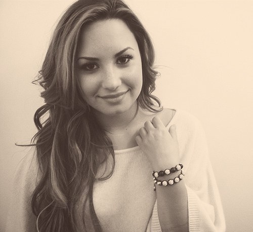Demi Lovato, un ange tombée tout droit du ciel. ♡ #Lovatic ♡ Close your eyes and kiss me baby, mcrmsebcak. ›› ♥ Source en début sur ddlovato.
