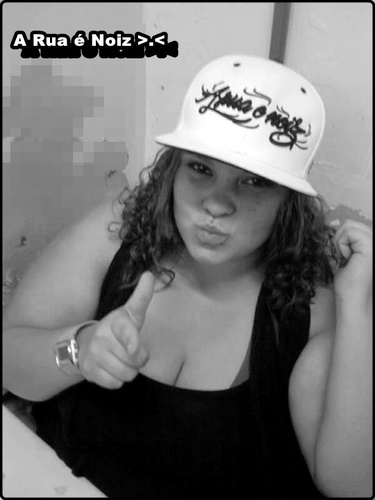 Praq; me importtar com oq; dizem ,,
se meu único protettor é Deus '*
ttu corre pela falsidade ,,qq; eu to correndo é pelo '*
certo!$'
