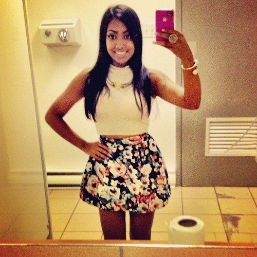 Alli Bhandari (PshItsAlli) Twitter