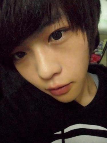 some หมายถึง รอยยิ้ม 
-ผมเป็นคนนิสัยดีมาก
-หล่อ รวย เกรียน เลว บ๊ะ ! 
ถ้าคุณอยากรู้จัก ก้อมาทักมาติดตามเเล้วคุณจะรู้ 3  3
ยินดีที่ได้รู้จัก //ยิ้มหวานจนตาหยี