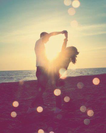 I hope u'll enjoy my tweets, and follow me. I love twitter, and specially the people in here. I just wanna make friends xxx