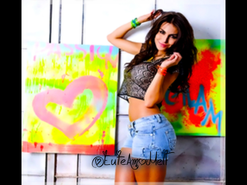 Eu não preciso te olhar para te ter em meu mundo, por que aonde quer que eu vá você está em tudo.. Melanie Nunes Fronckowiak ♥