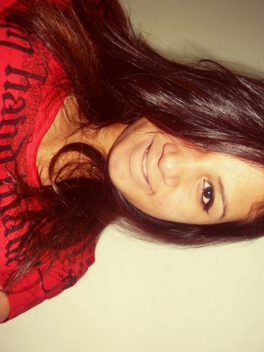 Meu nome é Naila Fernandes, mas gosto que me chamem de Nai, nasci dia 06/02  e sou aquariana *---*