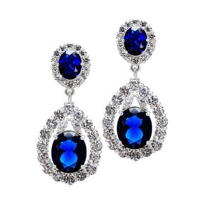 Every woman wants and needs earrings in her jewelry box. Come see our gorgeous dangle earrings hand crafted and adorable. http://t.co/3HuZuJhYYs