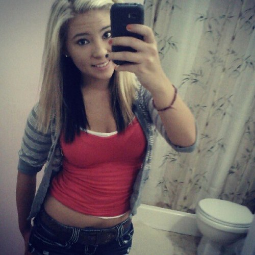 dakotaR1994's profile picture. Just a regular girl. Single && tired of getting her ❤ broken.