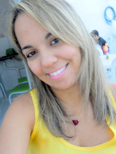 Estudante de Recursos Humanos, e formada téc. em Segurança do Trabalho. Tenho 22 anos, sou  FELIZ