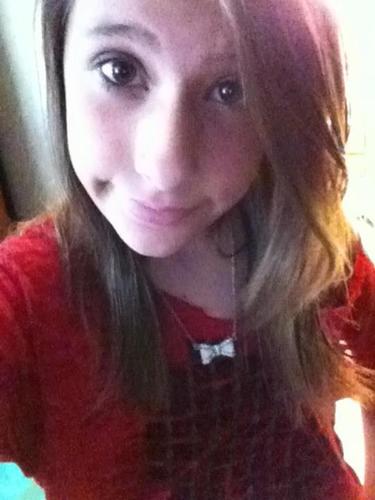 im a sweetheart, i love nicki minaj and chris brown also lil wayne. i was born on march 9th. i have 2 wonderful parents, a AWSOME sister and a goofball brother.