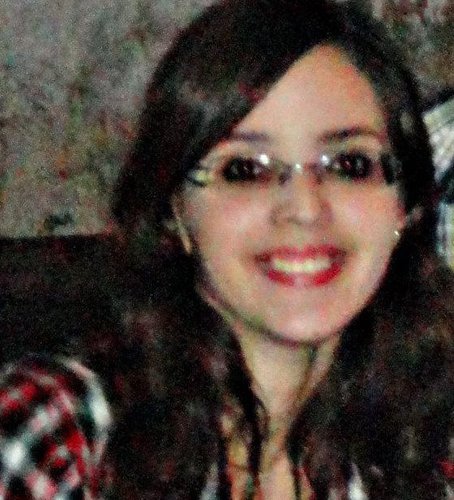 Dramática, irritante, carente, louca, irônica, desligada, chata e muito ciumenta. Prazer, eu.