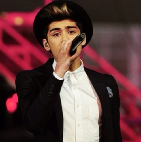 'When he opens his arms and holds your boobs tonight' - @Louis_Tomlinson