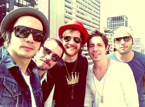 Se não tentar nunca vou saber ! Errar é o que nos faz crescer ♫ Criação:  26/05/10. Dona: @VanessaCaastro ' Sigam (: