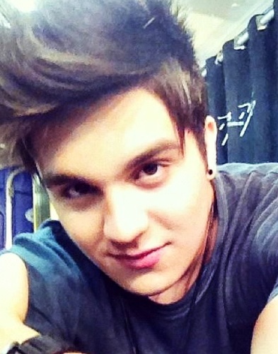 e em silêncio o seu coração pude escutar, te implorando, me pedindo pra ficar ♪ - FC Oficial ™  Since: 12/07/11