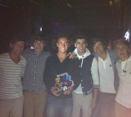 1DArmy12's profile picture. Follow Me and I Follow Back.Here to support @onedirection and @Rossr5