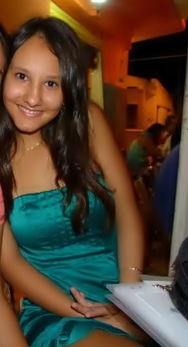 Vou amando e aprendendo que nem sempre o melhor caminho é deixar de arriscar.Não deixe o medo de errar impedir que você jogue.