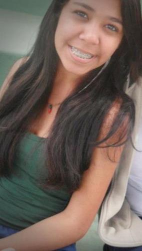 15 anos  , aquariana  , ciumenta ,sonhadora , cincera , corinthiana  até morre    ,   Solteira  haha'