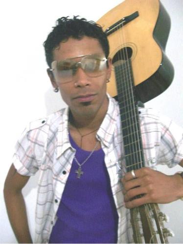 Olá sou Victor Hugo sou Musico,Compositor....grande beijo a vc!!