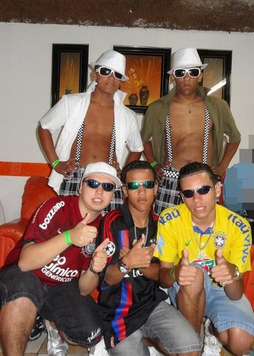 Fã Club Oficial (desde 20/08/2012) ! Fique por dentro de tudo sobre a Familia Roba Cena Dona : @SteehAndrade_