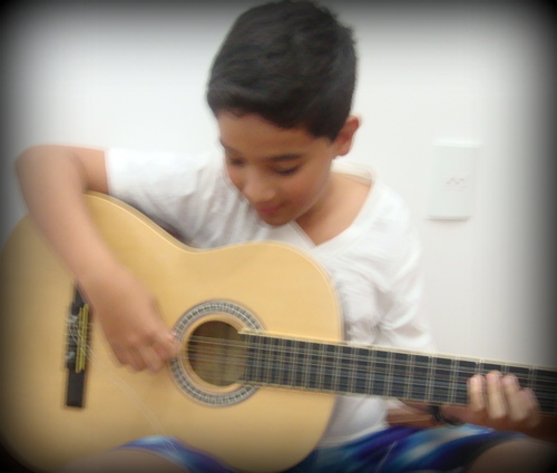 ola , sou guilherme emerick ^^ tenho 12 anos , escorpião , amigos , coca-cola,shoop,futebool,flamengo ^^ quer saber mais  me siga aee ^^