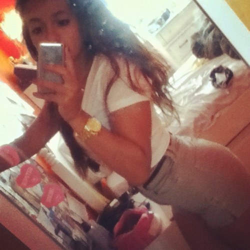 Kimberlyy :) Pretty 17  Senior Yeppppp Follow Me!!!!!!!