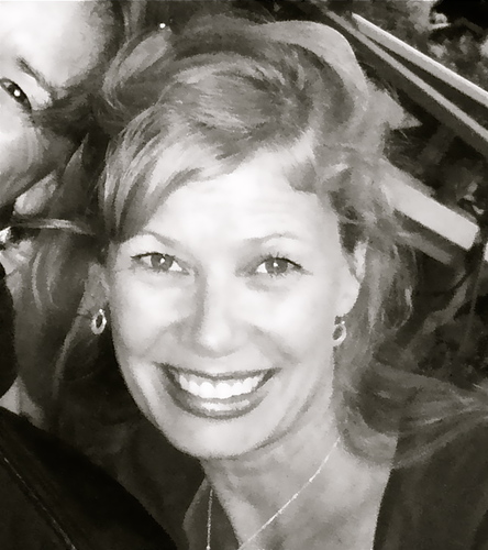 Dietitian by education, artist by choice, empty nester, wife of romantic guitar player - running wild in Tokyo.