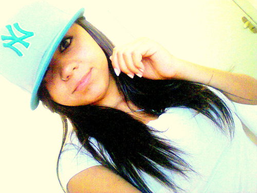 Um recado para voce que vive falando de mim : Me ame menos . (y`