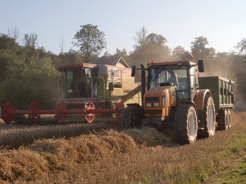 Small traditional family run farm in the heart of Northamptonshire.Recently received planning permission for 141 berth riverside marina on the River Nene.