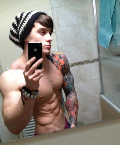 20 Year Old Scouse Lad...
What would you do with a body like this ;)?