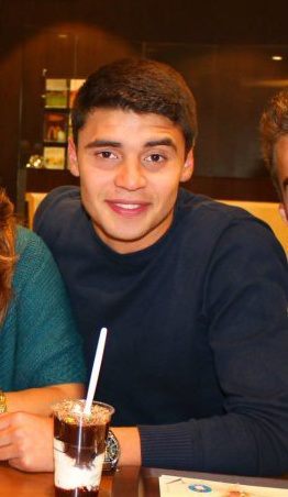 Além de tudo o que sou, prefiro me identificar como um jovem apaixonado pela oração, que ama a Deus e a sua Palavra
