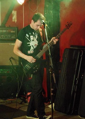 Bass Playing, Goalkeeping, Video Gaming, Shenmue Dojo Co-Owner and Ranting Machine.

All opinions are my own :) matt@shenmuedojo.com for any queries