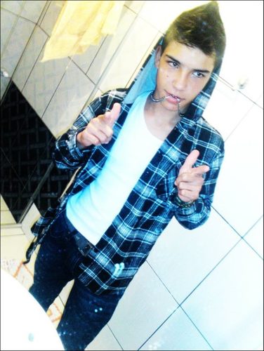 ~'Vim ao mundo com a função de espalhar o amor e a alegria através da Ousadia e alegria se;* ♫ -Feliz, Ousado e Filho de Deus...