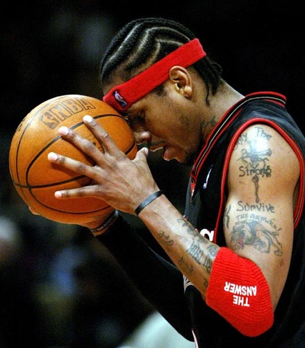 @LuisHoops 20 year old who loves basketball. Had to stop playing due to knee pain. My goal? To inspire others.
