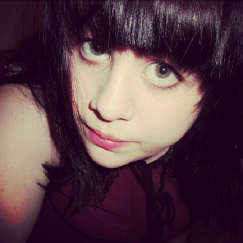 Gracieee.18. Newcastle-upon-tyne. Photographer studying at Newcastle college. Art. Metal, Indie Andd Rock Music. Piercings. Tattoos. Alcohol.Gigs.