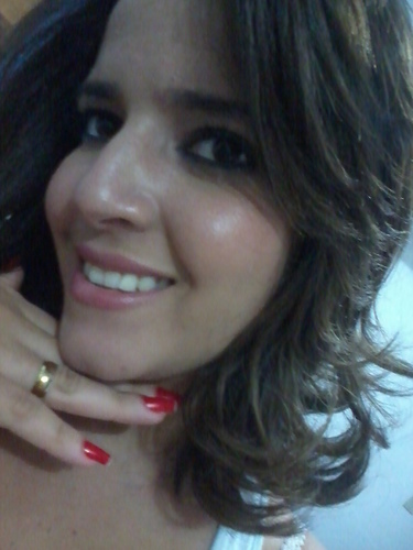 Eu sou uma eterna apaixonada, uma jovem sonhadora, uma lutadora feroz no que toca e nos objtivos da vida.
