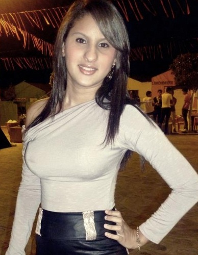 16 anos,solteira, estudante do ensino médio , ariana ,extressada, sensivel ,muito ciumenta e fiel a Deus ! ♥