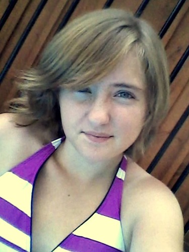 My name is Emily.   I'm 5'9 and I have an obsession with turtles and Niall Horan.  WouldYouLikeToBeMyFriend?
