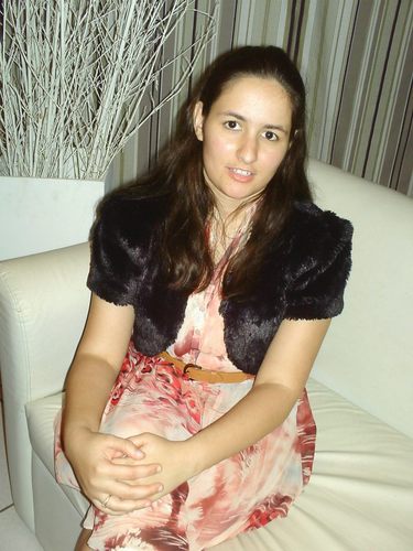 Em primeiro lugar eu amo Deus,e em segundo lugar amo minha familia,sou amiga,gosto de esportes principalmente de futebol,e sou eclética...